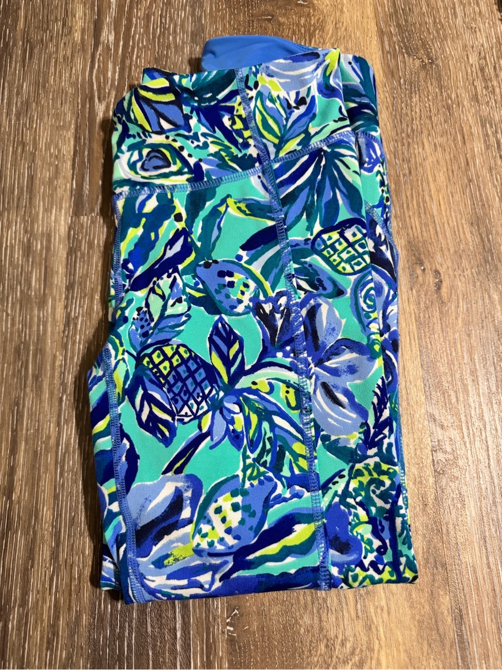 Lilly Pulitzer Luxletic Weekender Crop Leggings Bennet Blue Sneak a Beek